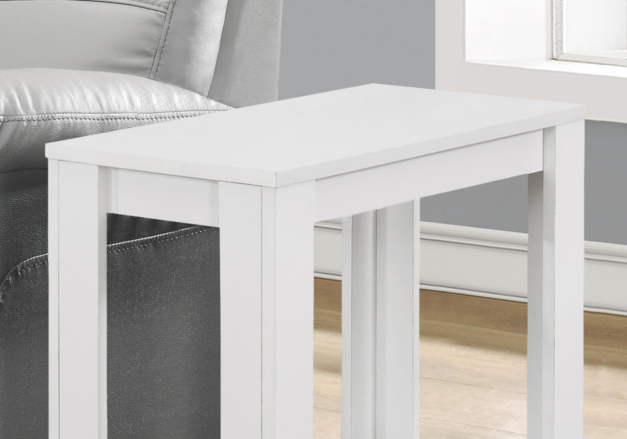 ACCENT TABLE  - WHITE